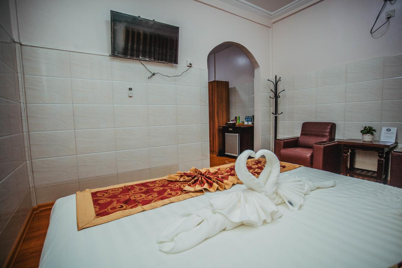 Amber Palace Hotel Myitkyinā 外观 照片
